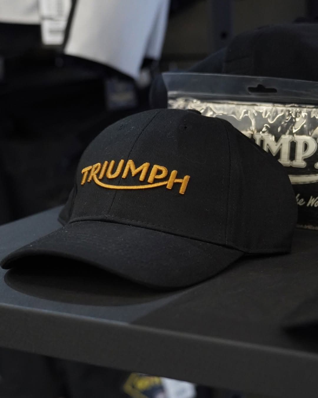 Gorra Blanco / Negro Malla Logo Taylor Triumph Original